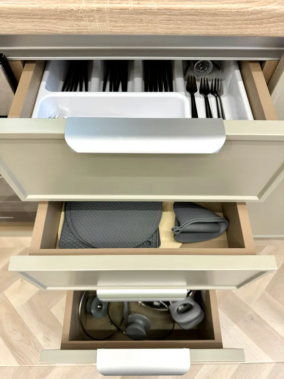 Евродвухкомнатный апартамент с балконом на первой линии