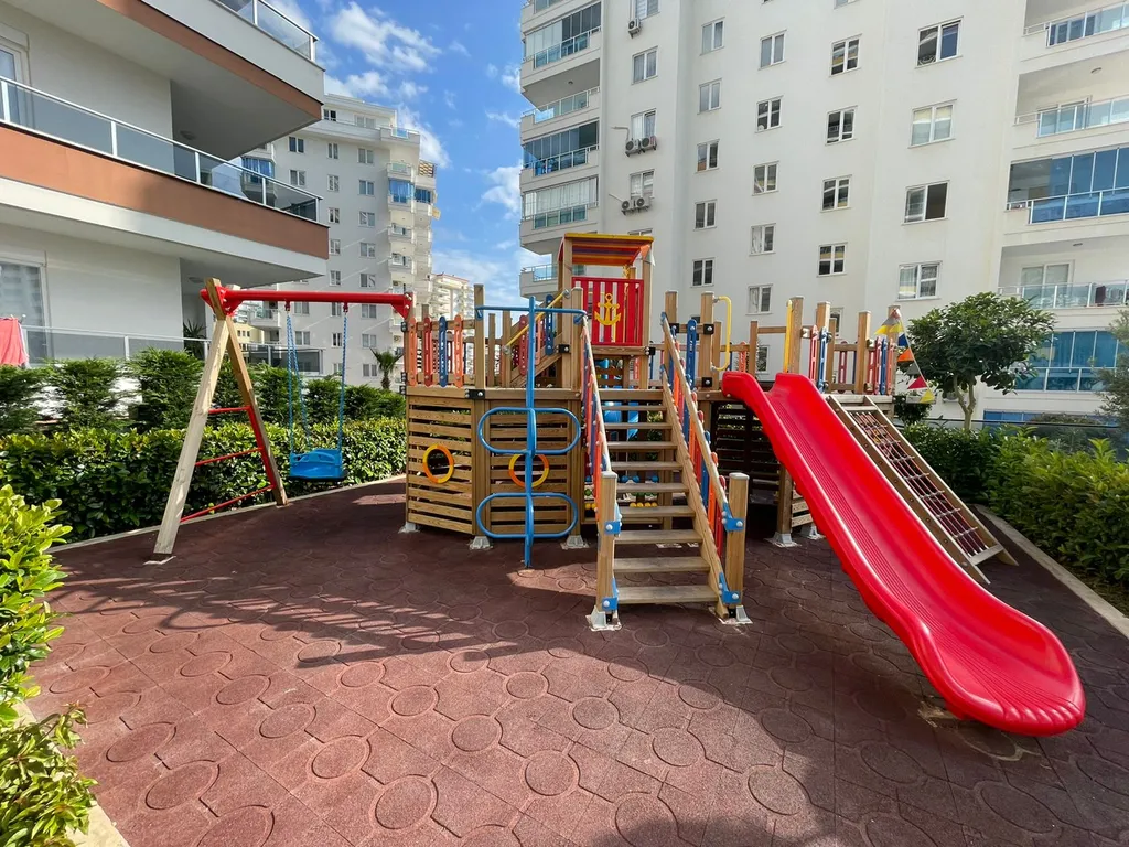 Чудесная новая квартира с видом на горы и море