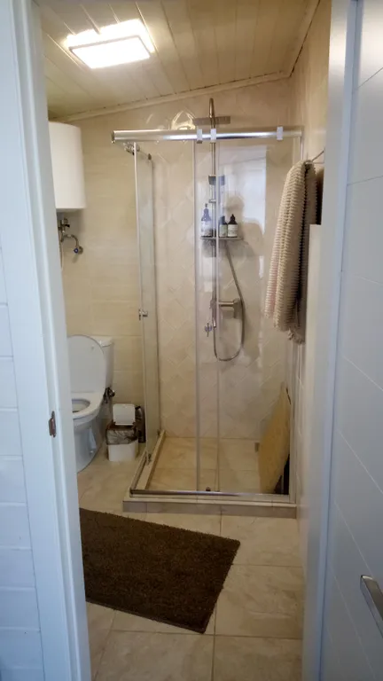 Уютный коттедж с баней и подогреваемой купелью.