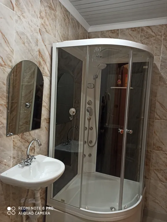 Уютная студия с видом на пруд