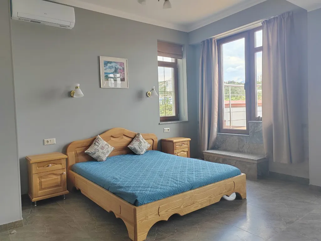 Квартира-студия у моря на 1 линии с балконом