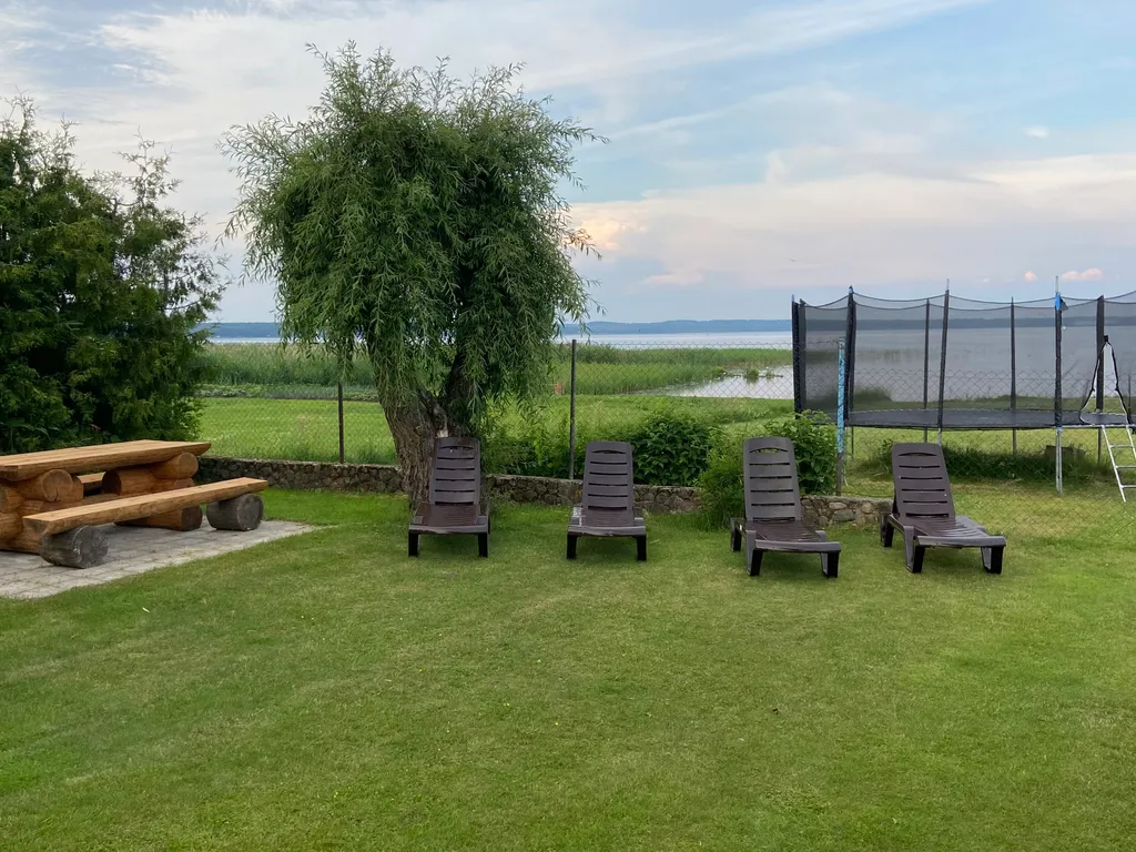 Дом на берегу озера Нарочь