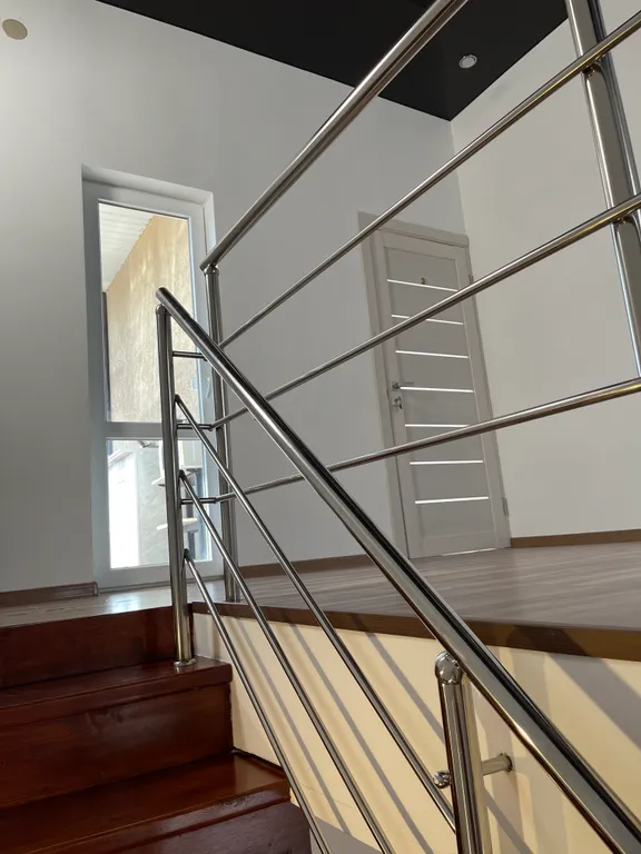 Четырёхместный номер люкс с балконом С видом на город и горы