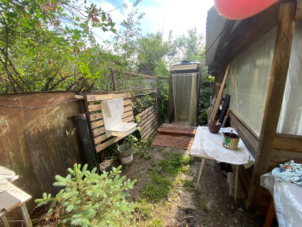 Уютная дача с садом и парковкой. До воды 200м Дача 2 эт.,3 комнаты.