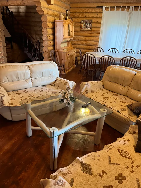 Большой коттедж в сосновом бору на берегу озера