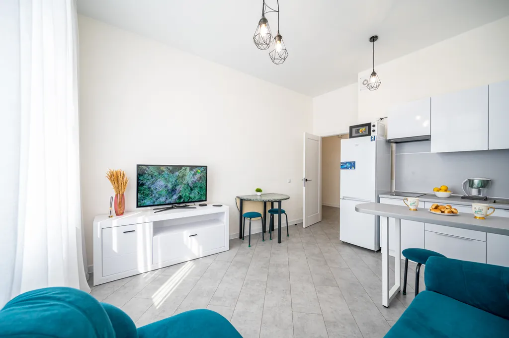 Beликолeпнaя и cвeтлая студия с балконoм