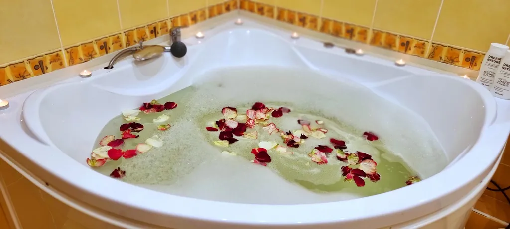 Квартира с джакузи в самом центре рядом с пляжем и ТЦ — аренда посуточно в Энгельс