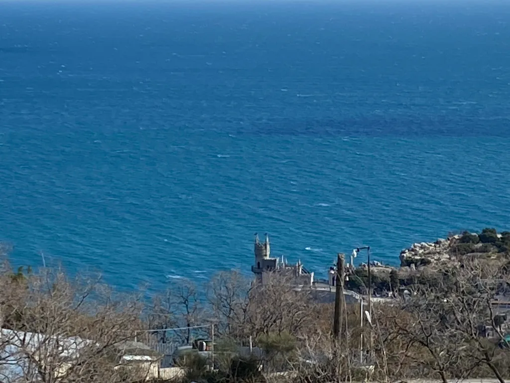 Просторная студия с видом на море и Ласточкино гнездо.