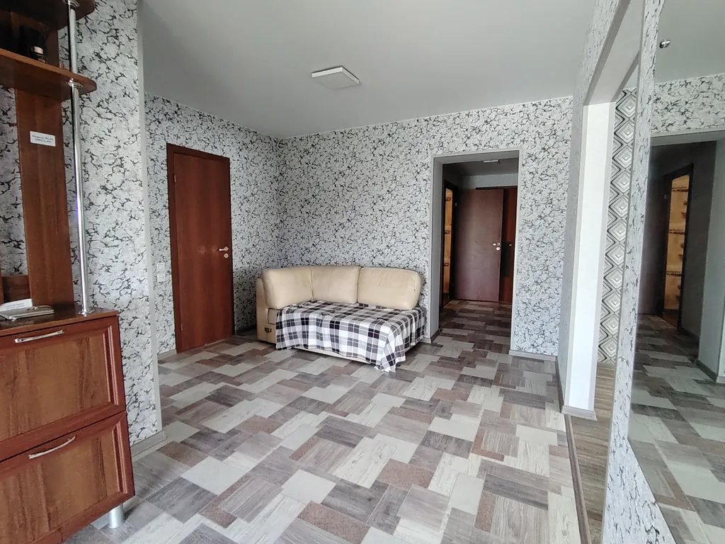 Большой дом в черте города