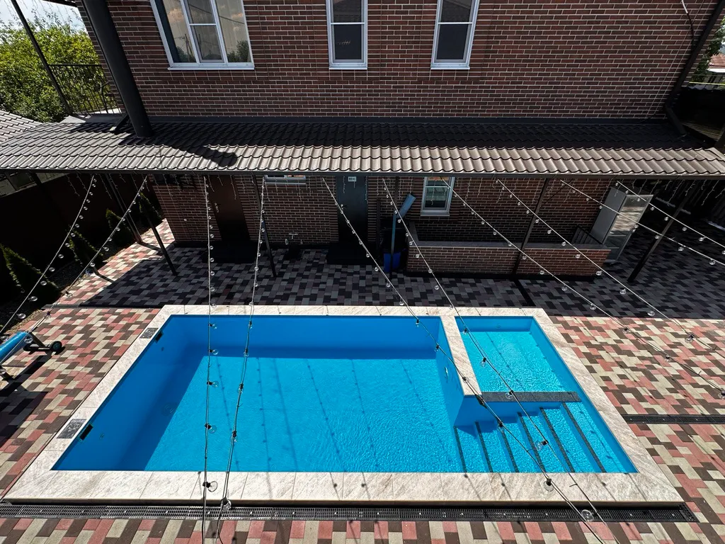 Дом с сауной и бассейном