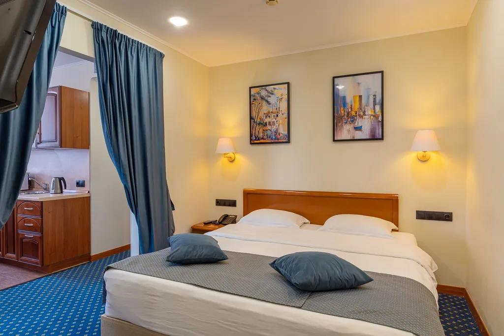 Семейный номер с кухонной зоной, отдельной гардеробной в 30 метрах от метро