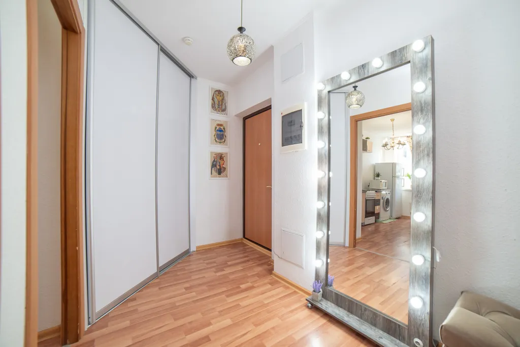 Студия с балконом на Анатолия Муранова 12 для двоих