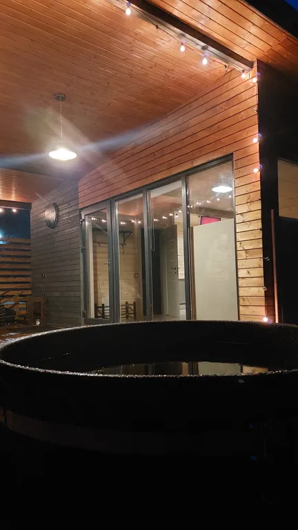 Дом в горной деревне с купелью фурако на террасе