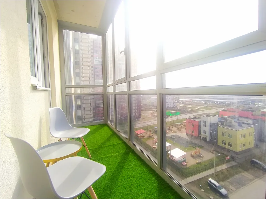 Апартаменты с панорамным балконом для отдыха семьей и командированных