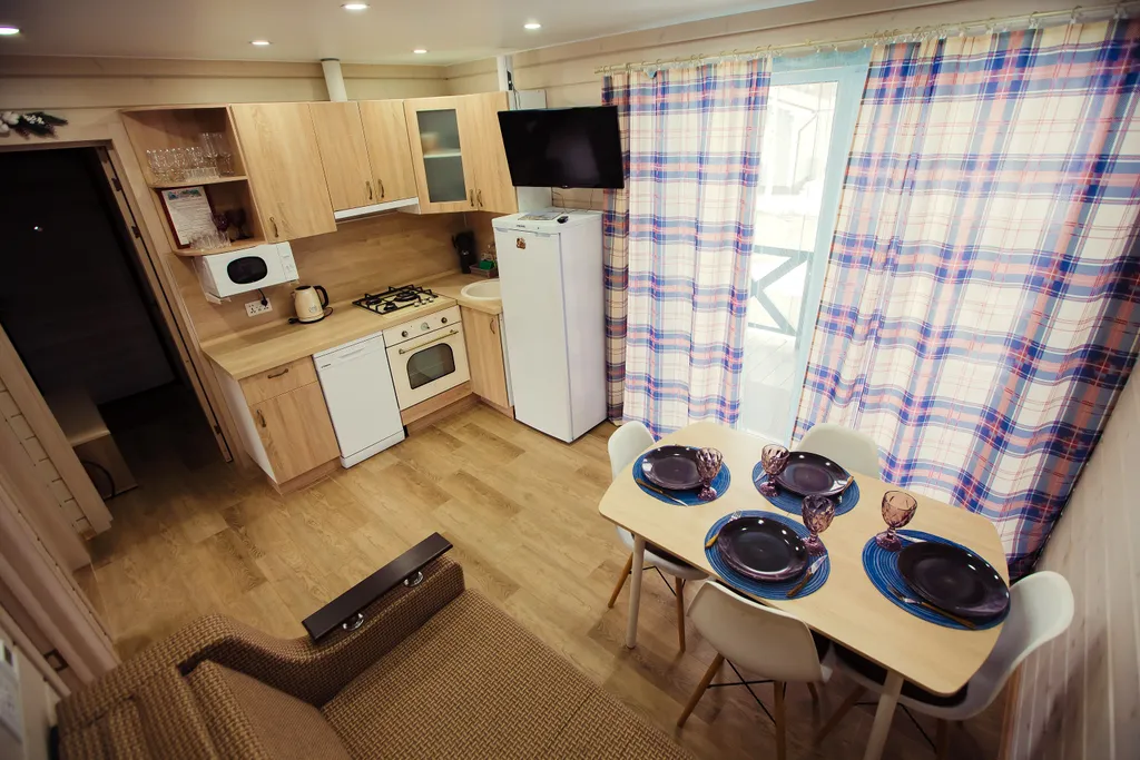 Уютный коттедж в деревенском стиле на берегу озера