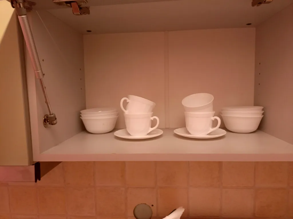 Большой дом с бассейном, просторным залом беседкой и детским домиком