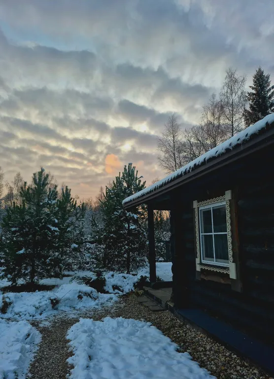 Деревенский дом и баня