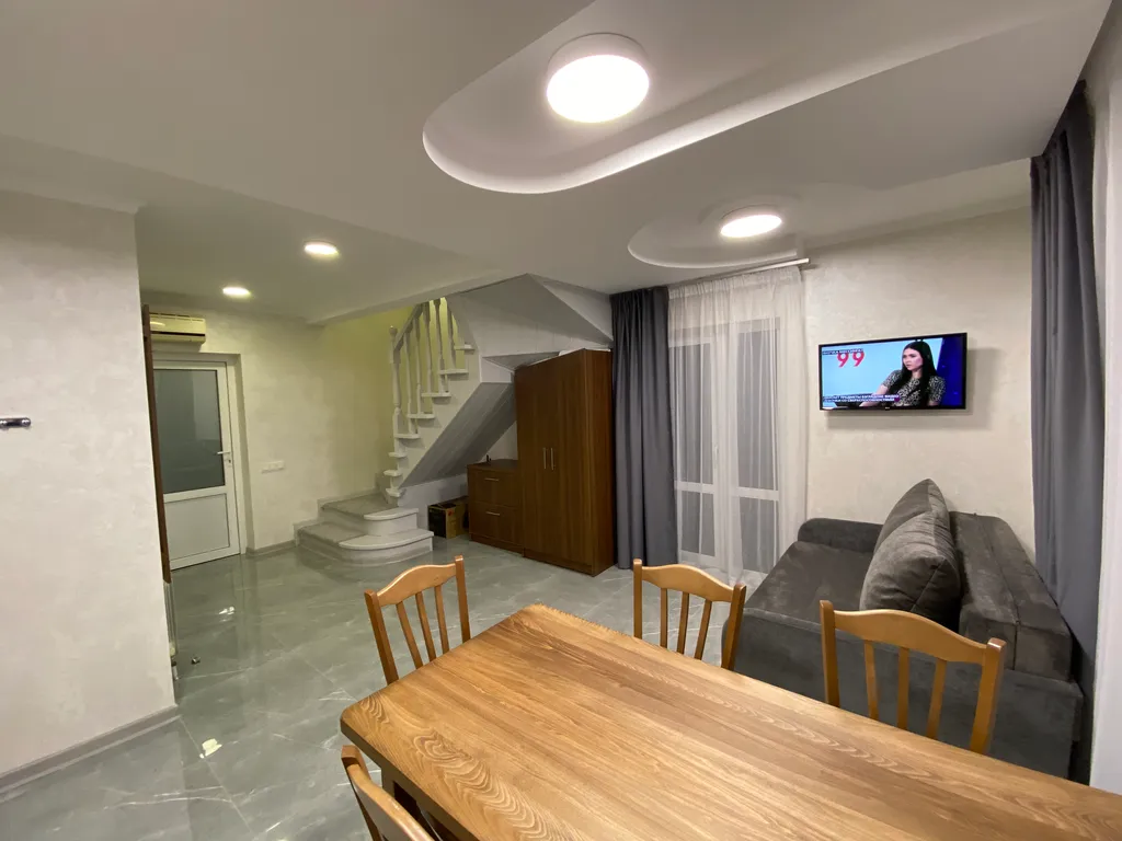 Уютный двухэтажный коттедж в самом центре