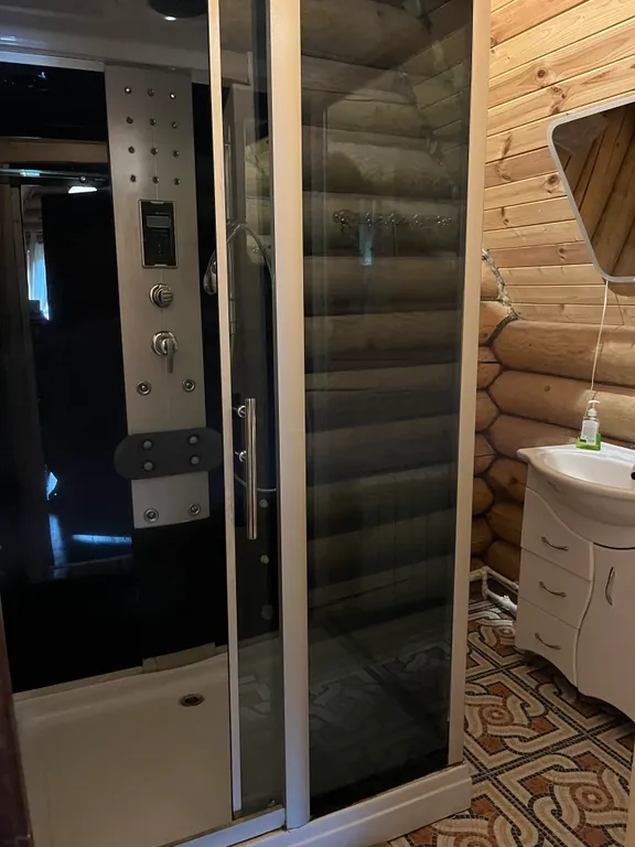 Большой коттедж в сосновом бору на берегу озера