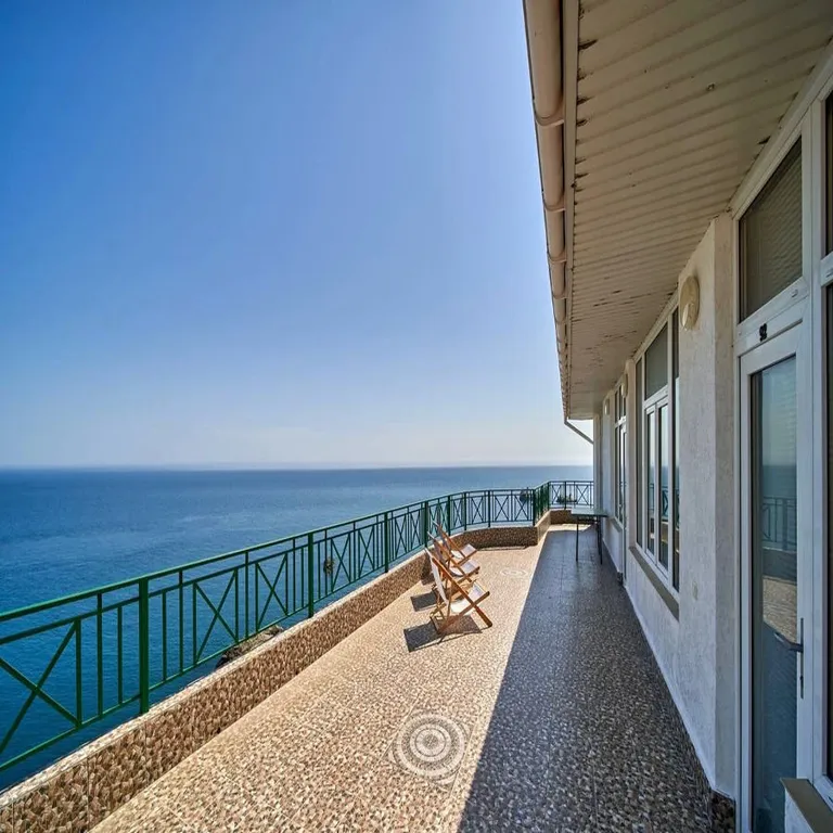 Свит с террасой