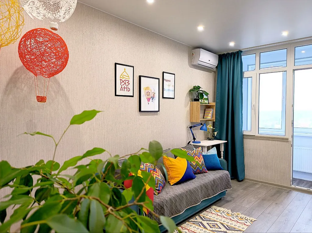 Квартира бизнес-класса с креативным и ярким ремонтом