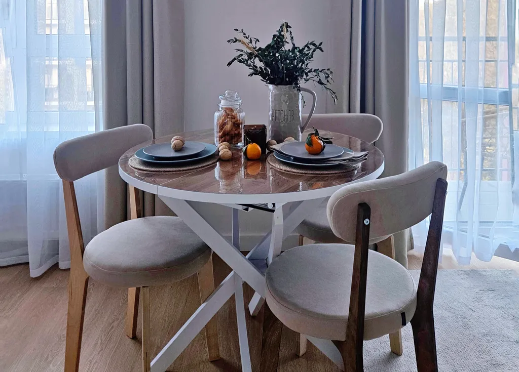 Уютная студия с проектором между морем и горами