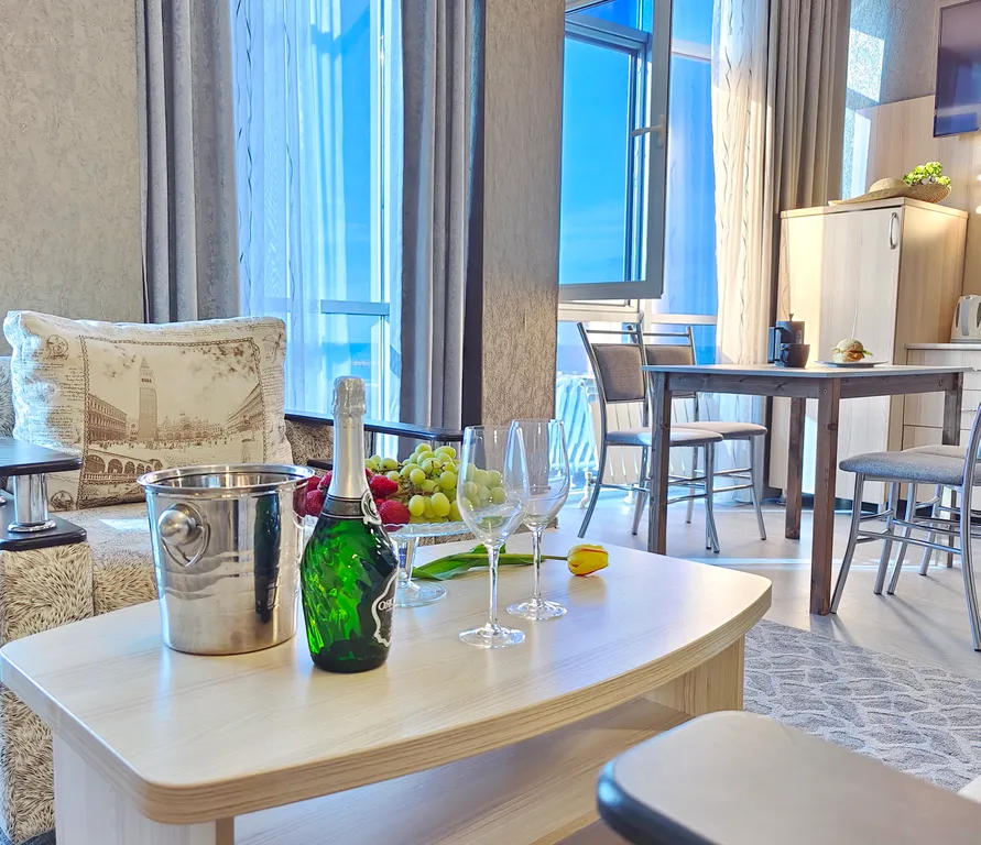 Квартира 4х комнатные 8ми местные с видом на территорию — Витязево