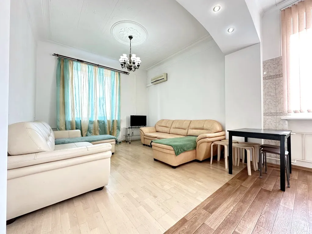 3-комнатная квартира в центре с кондиционером