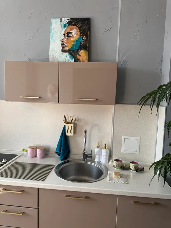 Уникальная студия с видом на стадион, арт-декором и PlayStation