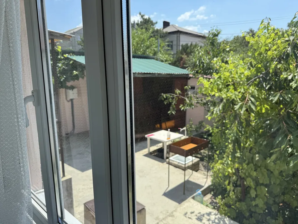 Четырёхкомнатный дом с двориком и мангалом – центр