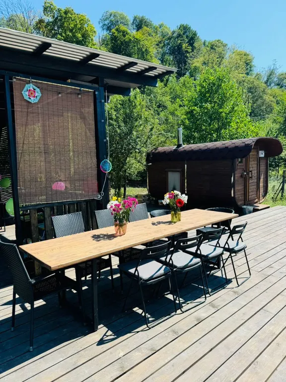 Шатер в саду