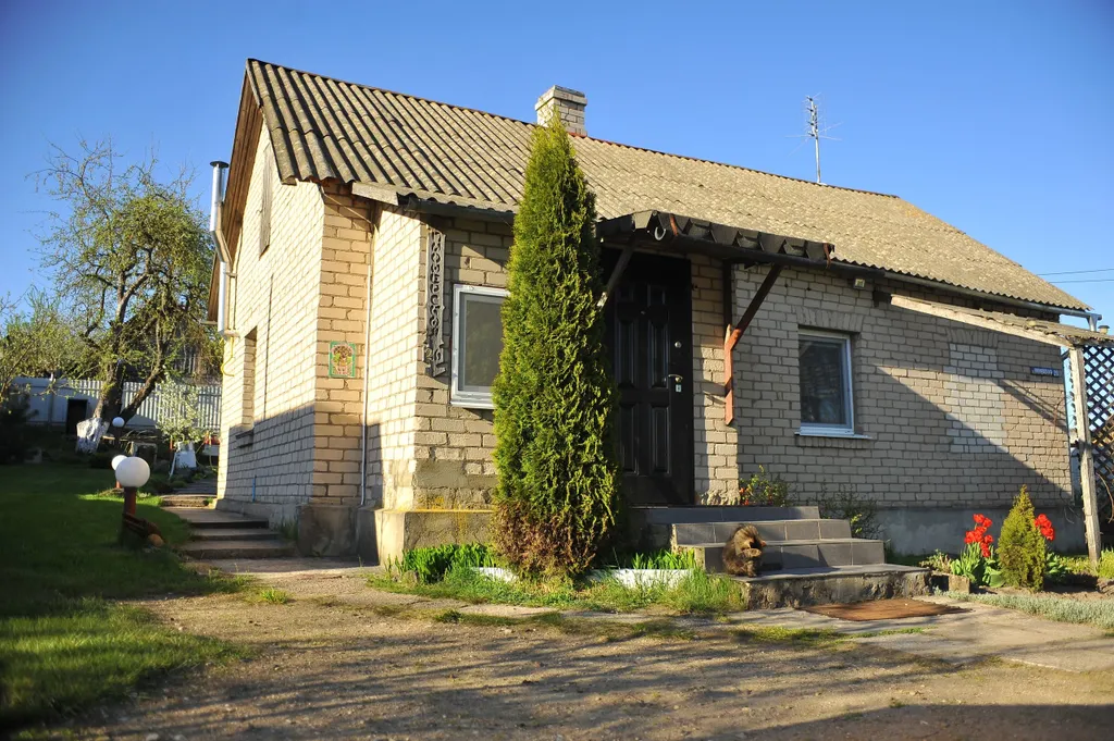 Уютный домик у озера