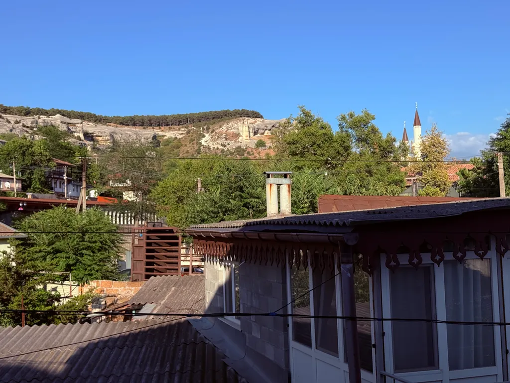 В историческом Бахчисарае, рядом с ханским дворцом