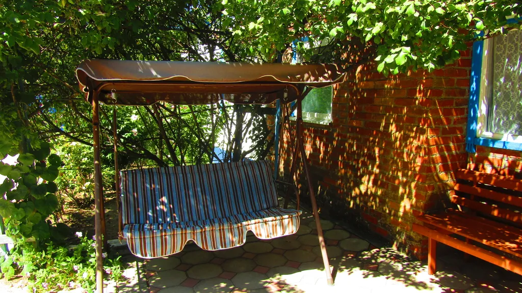 Коттедж Утопающий в зелени уютный дом — аренда посуточно в Должанская