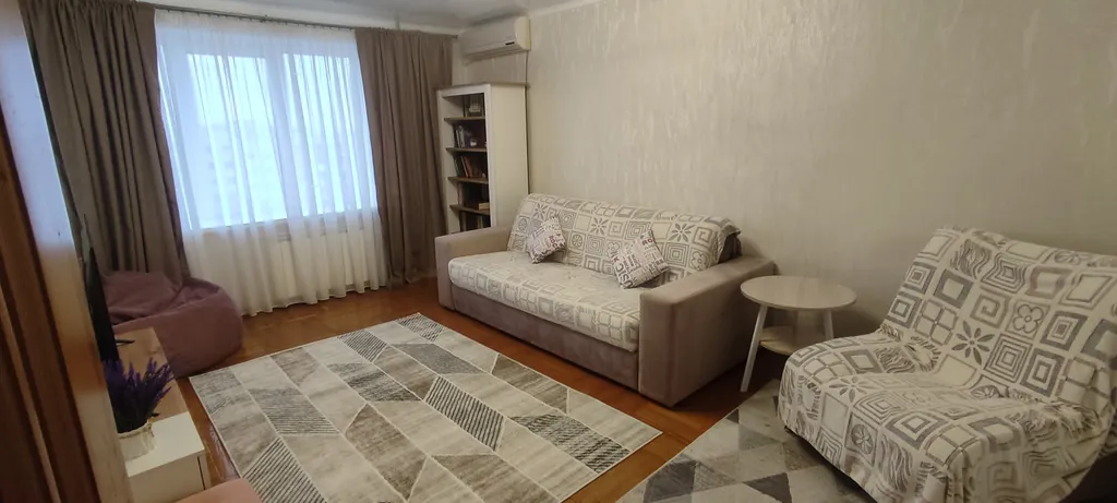 Уютная, тёплая квартира. ЕСТЬ ГОРЯЧАЯ ВОДА. прекрасны вид. — аренда посуточно в Белгород