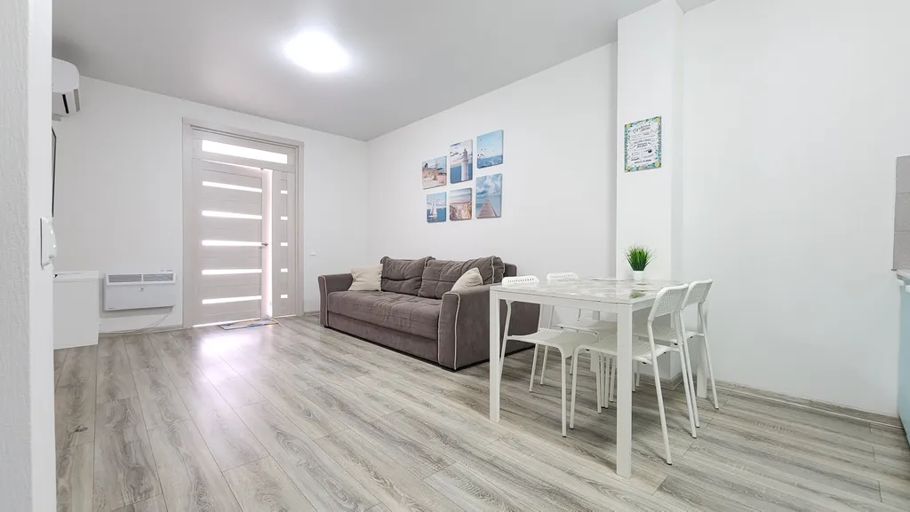 Евродвушка в корпусе с бассейном