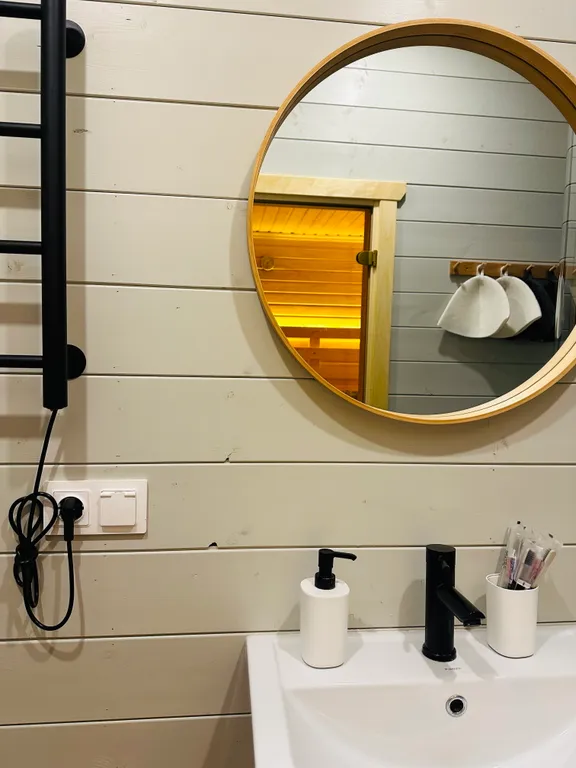 Загородный дом с видом на лес