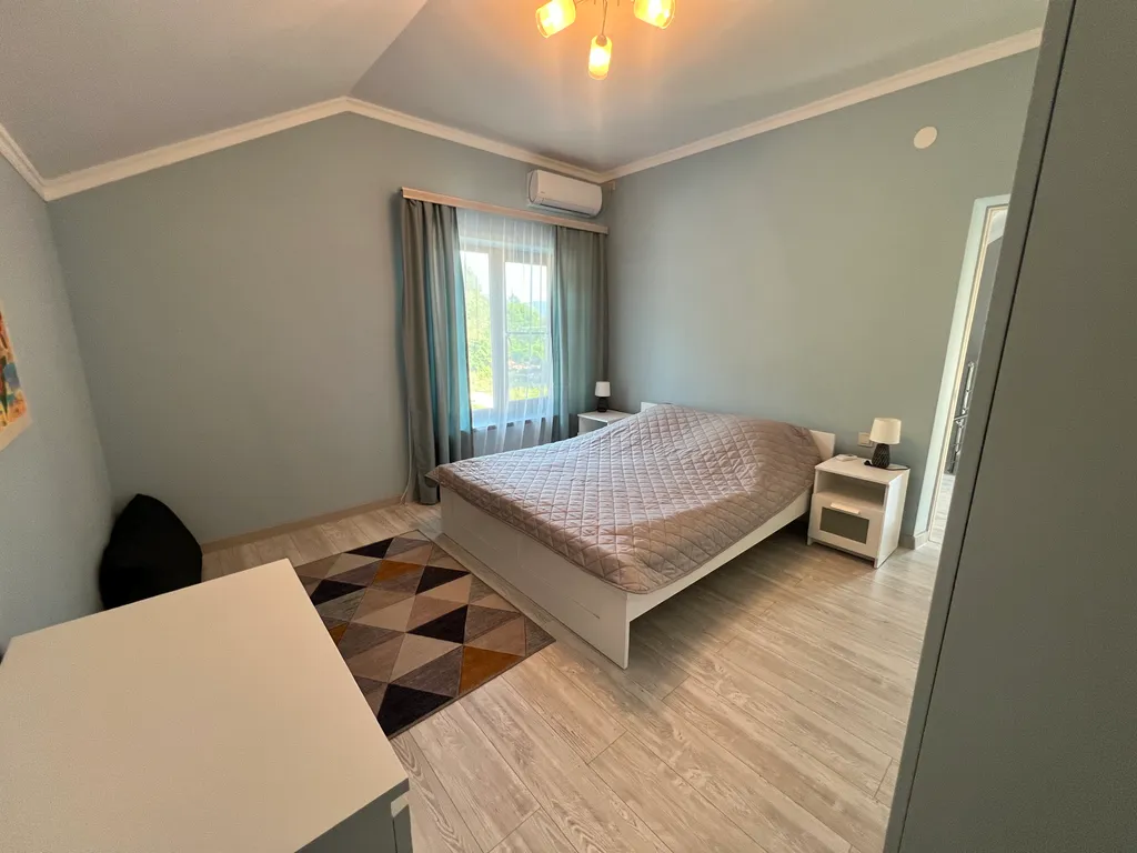 Большой дом с бассейном