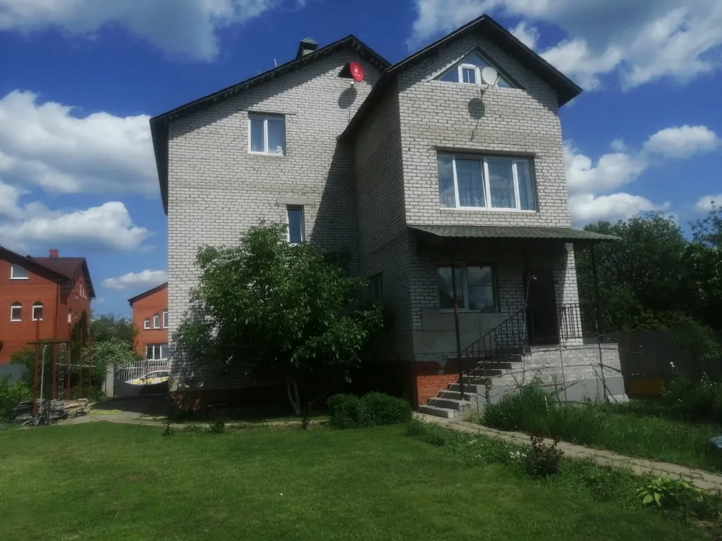 Просторный загородный дом