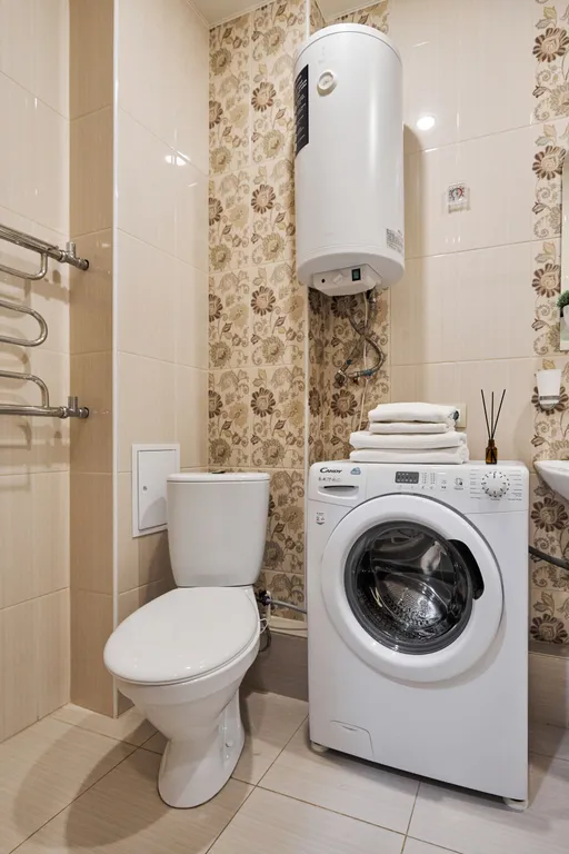 Студия у ЖД вокзала, в центре города