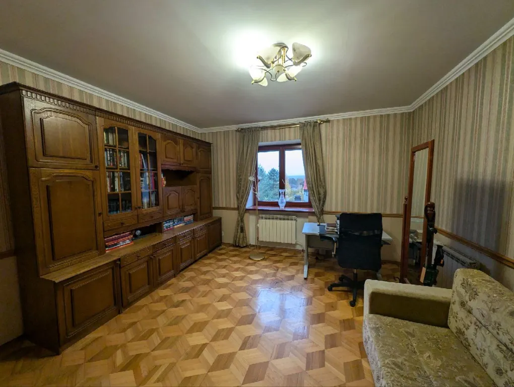 Коттедж с сауной, бассейном и бильярдом в 10 минутах от Минска