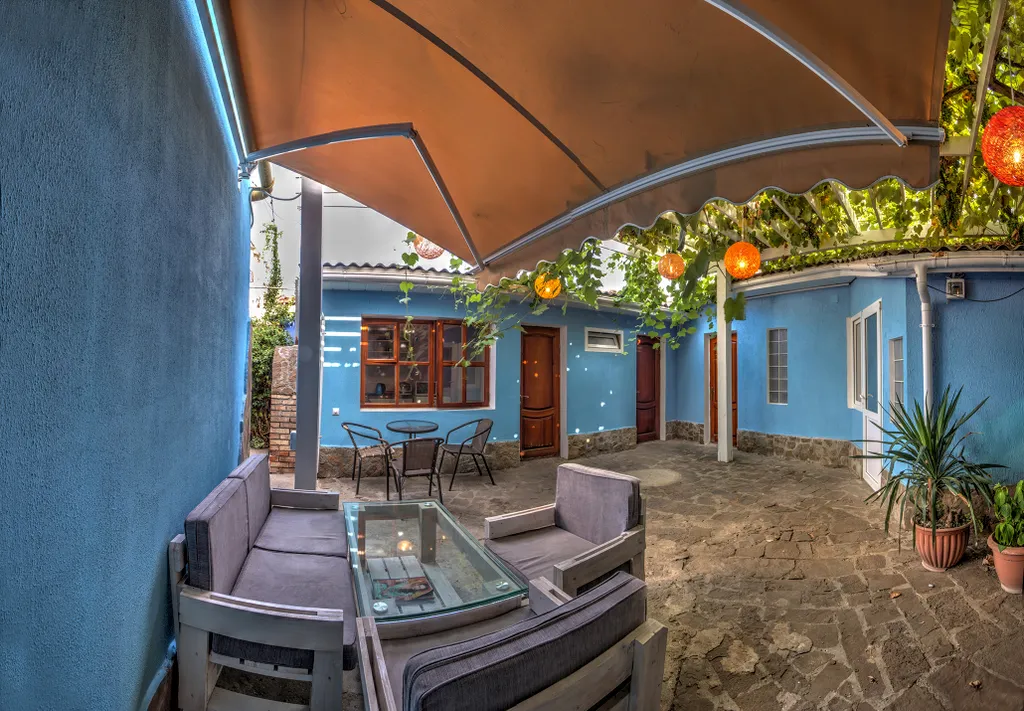 Бюджетный четырёхместный номер "Black & White"