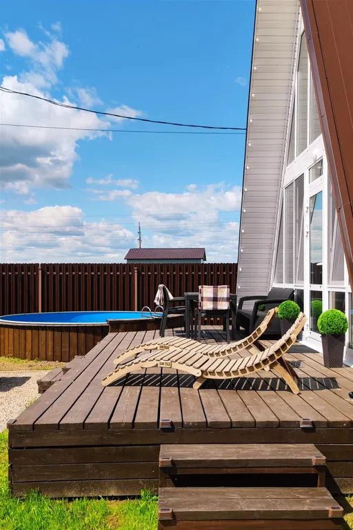 Панорамный домик с теплым бассейном в пяти минутах ходьбы от города