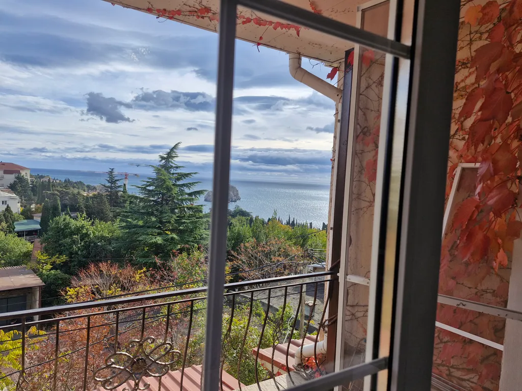 Видовой дом с видом на море и большим балконом