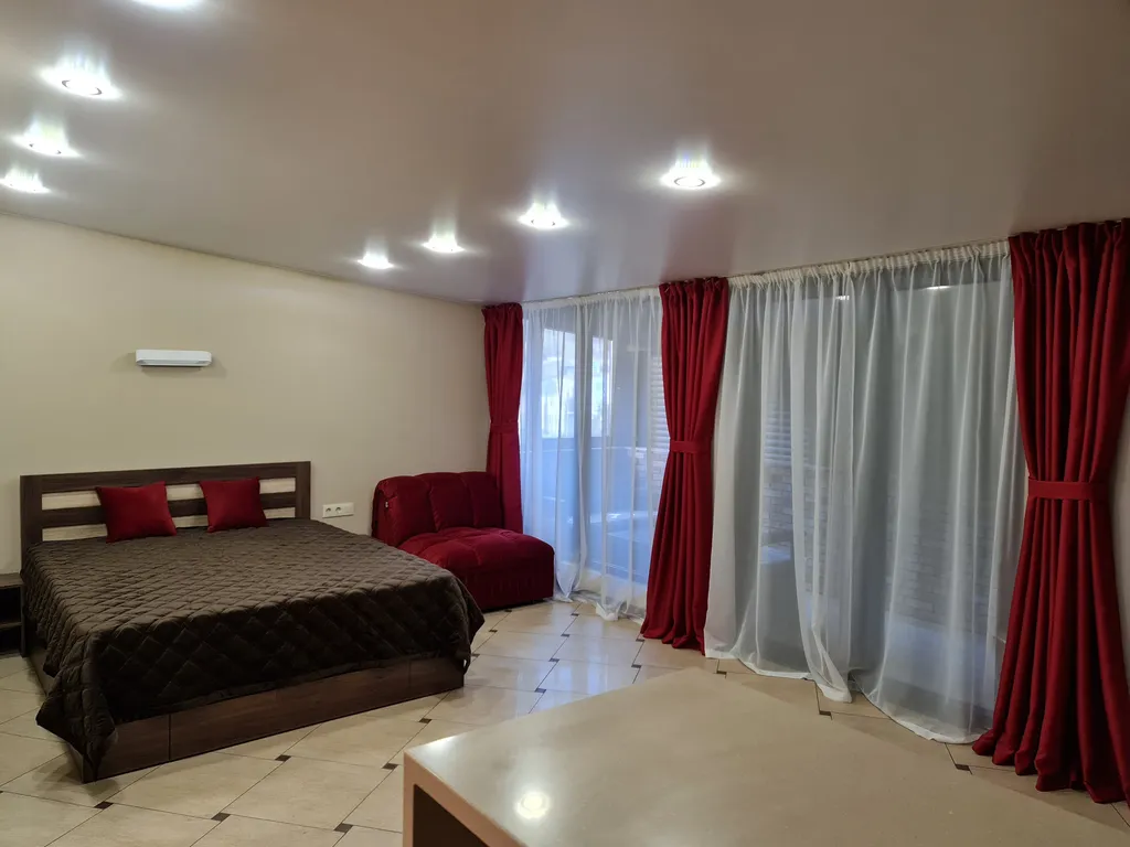 Люкс студия возле парка с видом на море