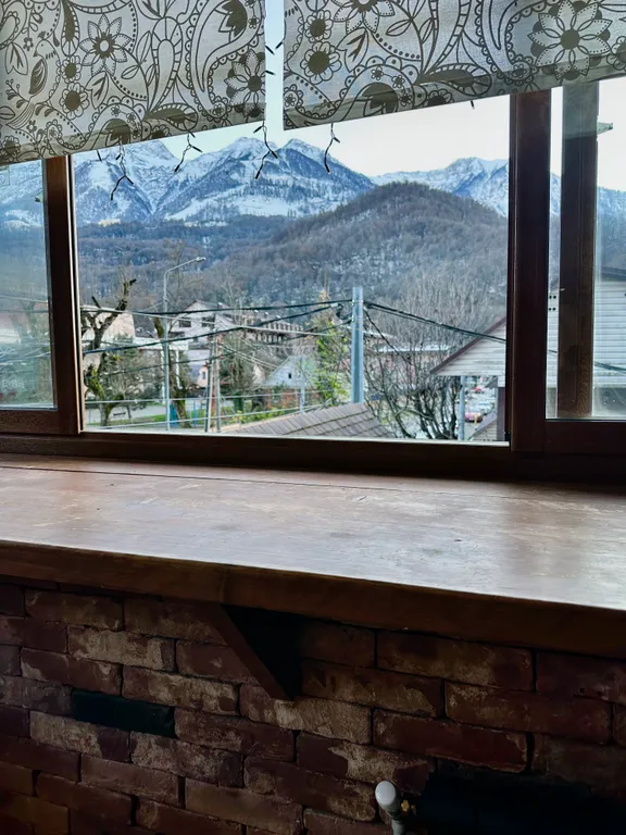 Апартаменты с видом на горы напротив курорта Красная Поляна