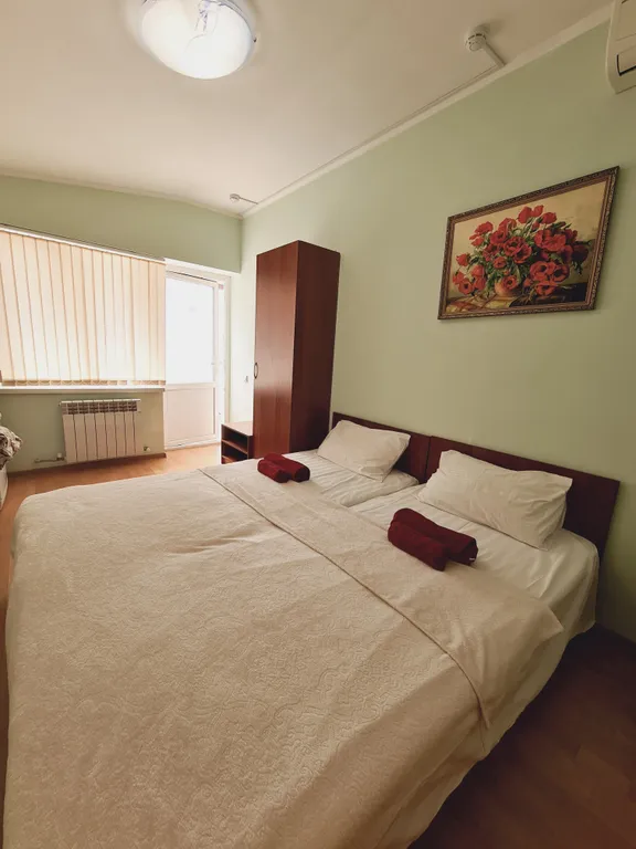 Квартира Двухместный стандарт с двуспальной и с двумя односпальными кроватями — аренда посуточно в Анапа