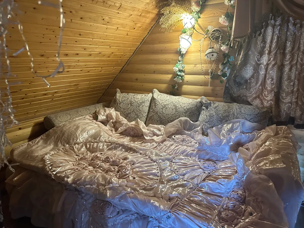 Уютный домик рядом с садом, хвойными деревьями, рядом с тц