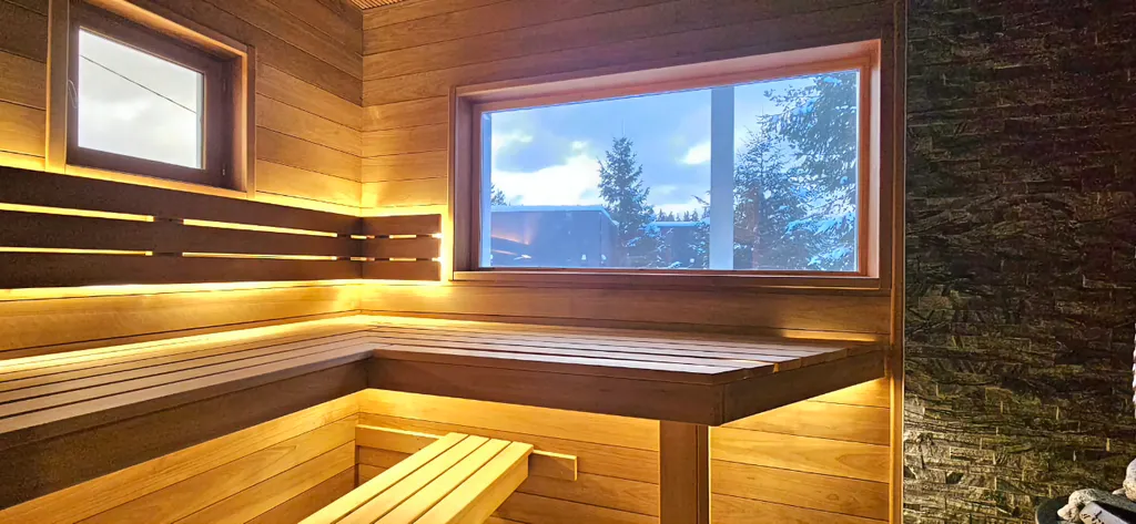 Уютный дом с банным домиком рядом с лесом