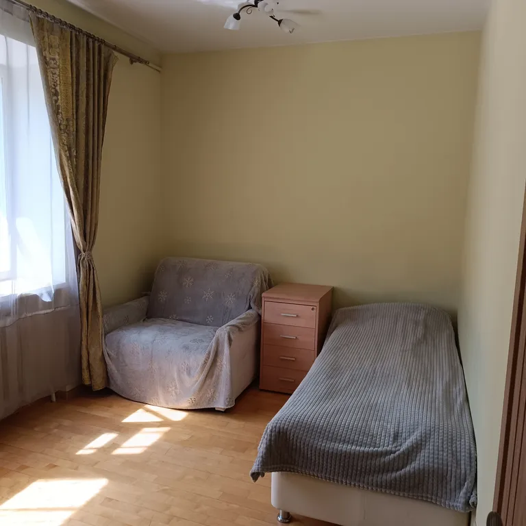 Вместительный, теплый дом на берегу реки Воря